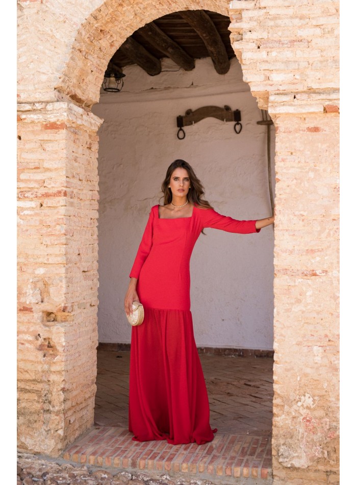 Vestido largo rojo con falda de gasa y cuerpo en crepé para bodas