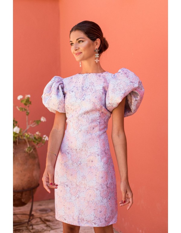 Vestido corto brocado de flores con manga abullonada para bodas de dia 2