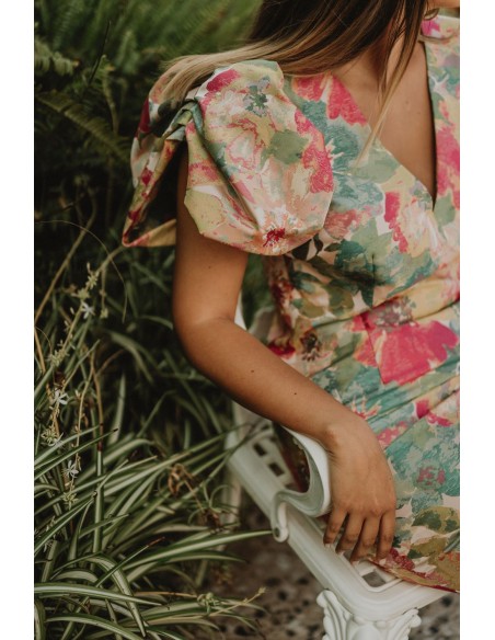 Short floral dress with short puffed sleeves