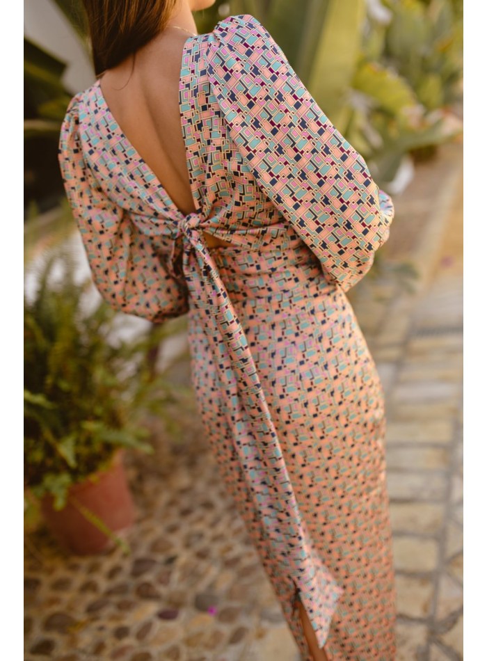 Top multicolor con estampado geométrico y manga larga para graduaciones