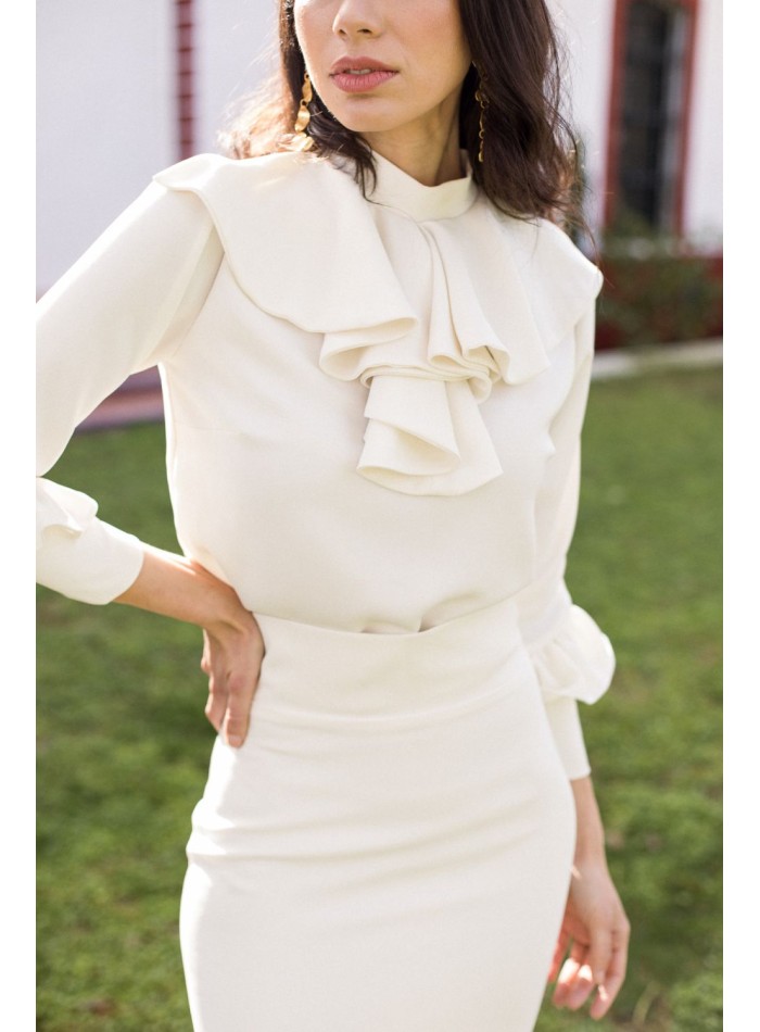 Blusa con cuello volantes crudo y mangas largas para ocasiones especiales