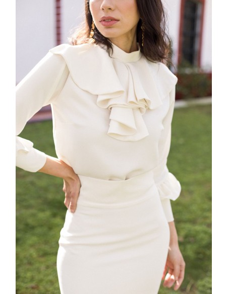 Blusa con cuello volantes crudo y mangas largas para ocasiones especiales Blusa con cuello volantes crudo y mangas largas para ocasiones especiales