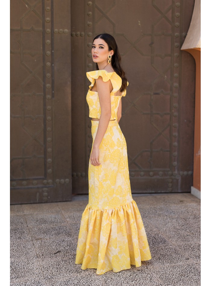 Falda larga amarilla estampada con maxi volante