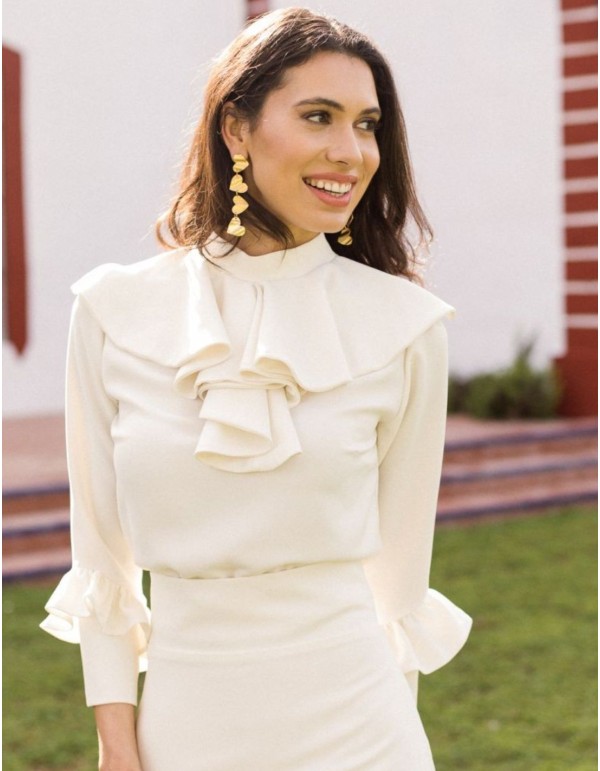 Blusa con cuello volantes crudo y mangas largas para eventos