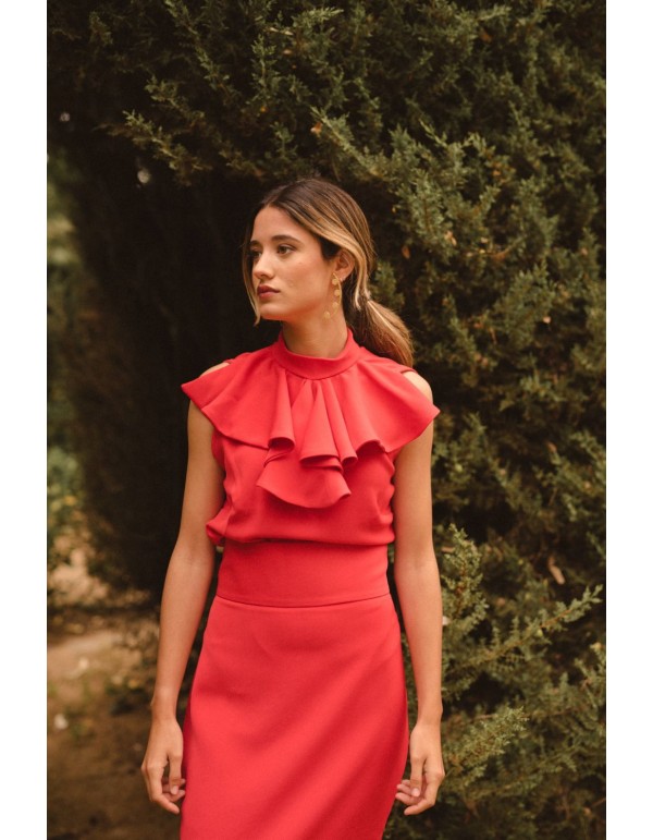 Top rojo sin manga con cuello con volantes