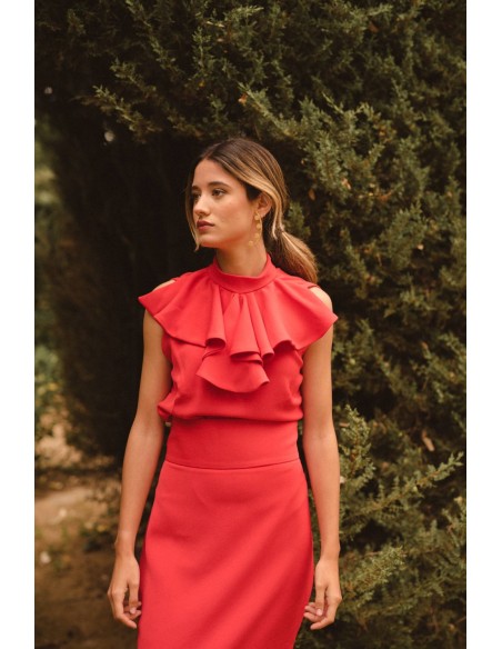 Top rouge sans manches avec col à volants