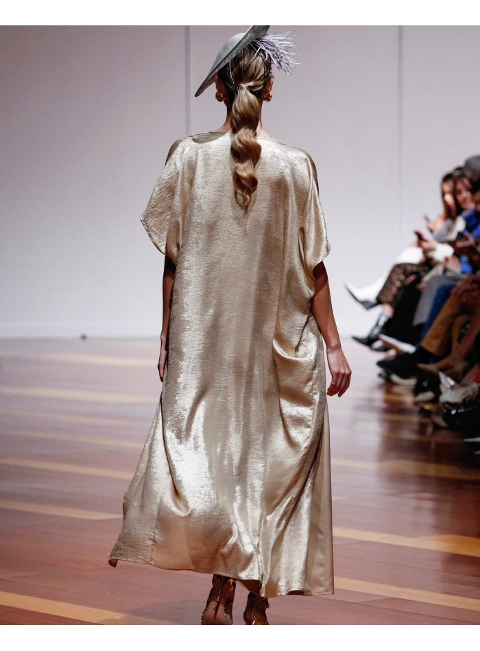 Caftan long en soie dorée