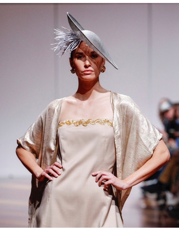 Caftan long en soie dorée