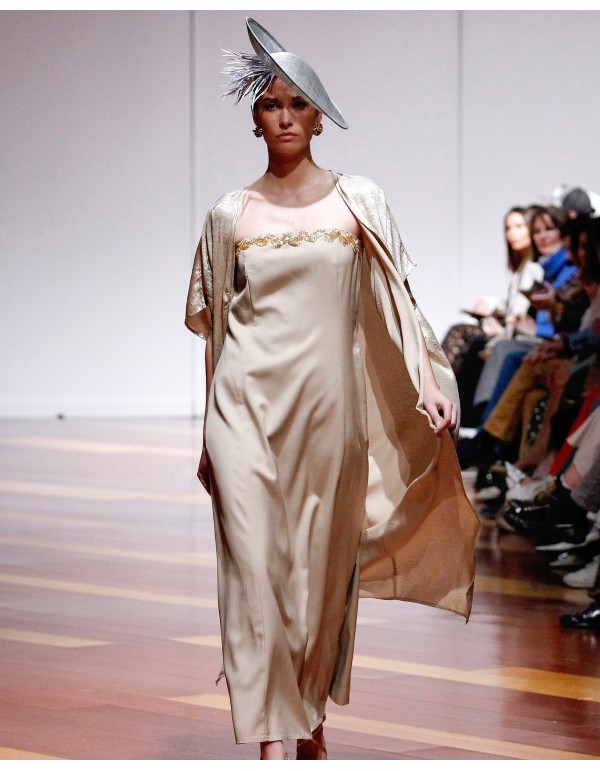 Caftan long en soie dorée 2