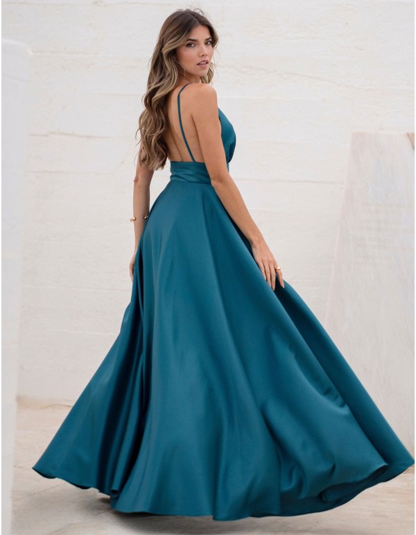 Vestido de corte princesa turquesa con escote pronunciado