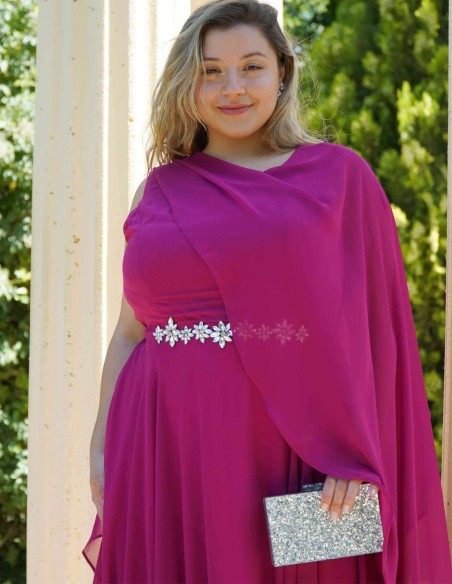 Vestido de fiesta largo con manga capa y cinturón de strass curvy