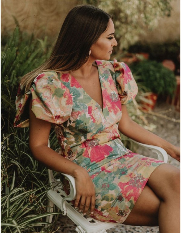 Vestido corto de flores con manga corta abullonada