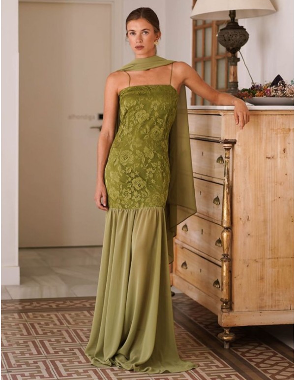 Vestido largo verde oliva de encaje con falda de gasa