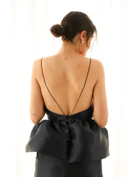 Top peplum azul marino con tirantes para invitadas