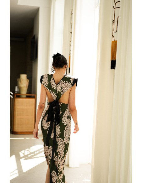 Vestido largo verde caqui estampado con hombreras para bodas de tarde