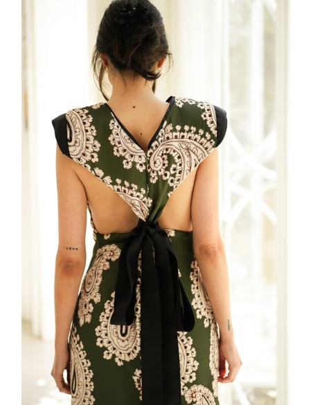 Vestido largo verde caqui estampado con hombreras para eventos