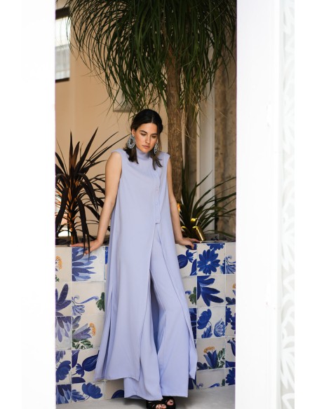 Blusa larga lavanda con abertura y cuello alto para eventos Blusa larga lavanda con abertura y cuello alto para eventos