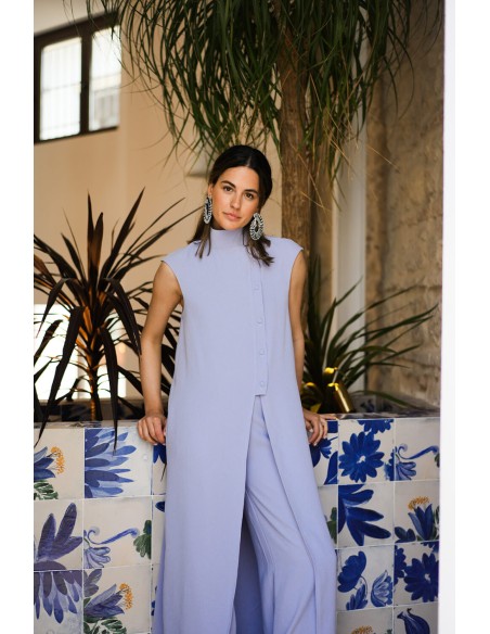 Blusa larga lavanda con abertura y cuello alto para graduciones Blusa larga lavanda con abertura y cuello alto para graduciones