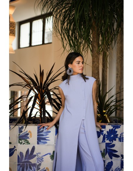 Blusa larga lavanda con abertura y cuello alto para eventos especiales Blusa larga lavanda con abertura y cuello alto para eventos especiales