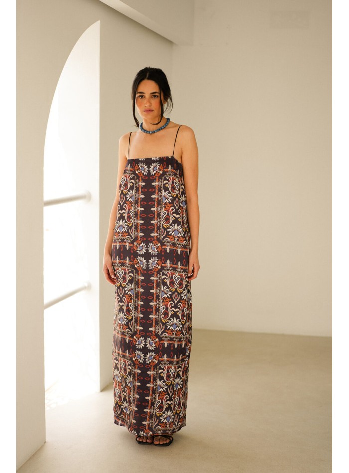 Long straight dress with ethnic print
