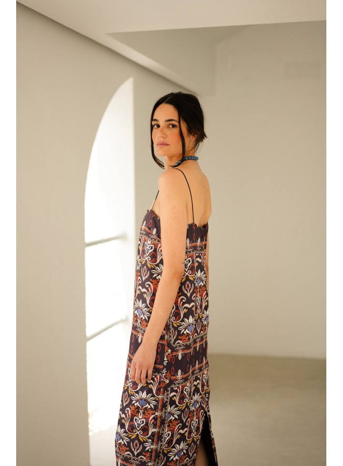 Long straight dress with ethnic print