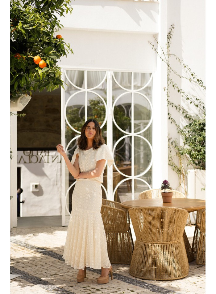 Falda midi de fiesta cruda de encaje con volante alto para eventos especiales