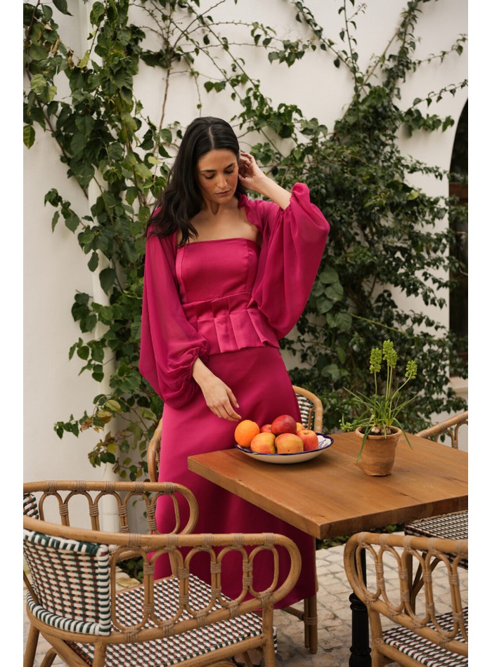 Top de fiesta fucsia palabra de honor con tablas para invitada de boda