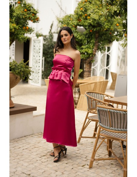 Top de fiesta fucsia palabra de honor con tablas para bodas y graduaciones