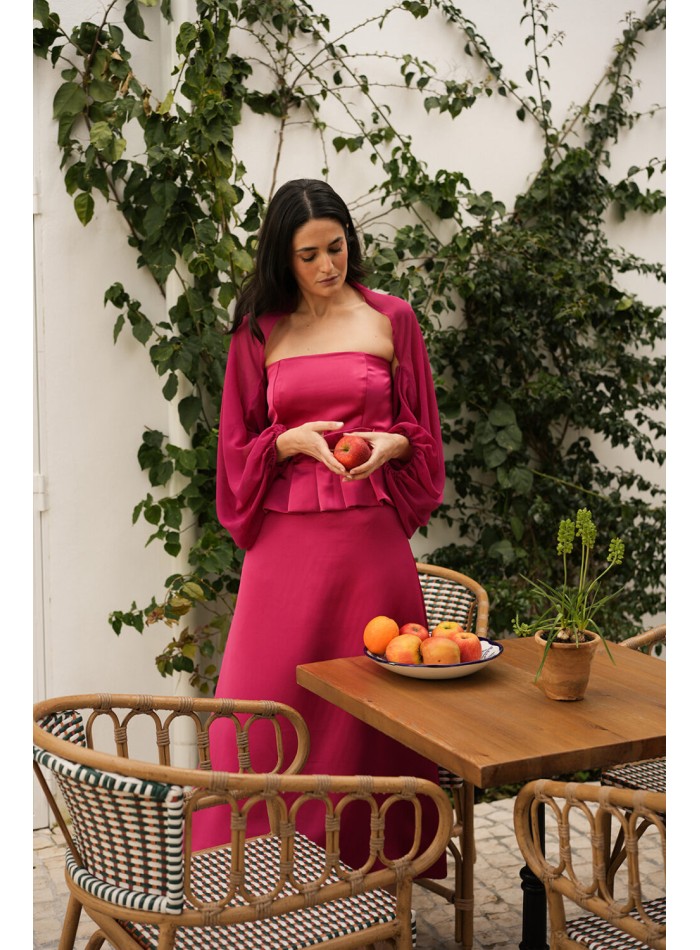 Cape en mousseline de soie fuchsia avec manches
