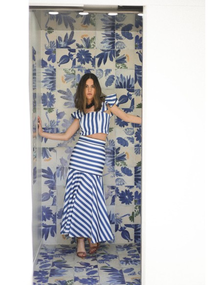 Falda midi de rayas con volante Falda midi de rayas con volante