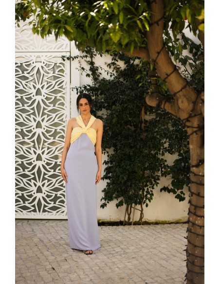 Robe de soirée bicolore avec encolure licou nouée