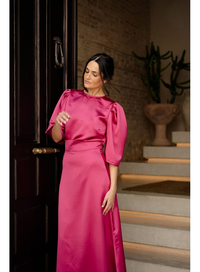 Blusa de fiesta fucsia con manga corta abullonada