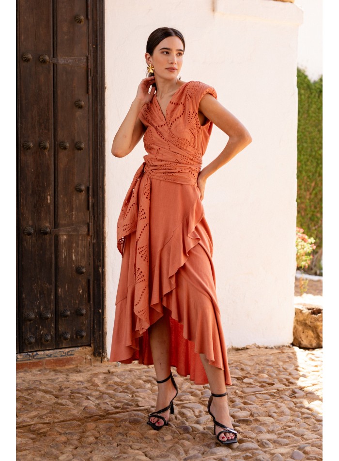 Conjunto de invitada teja en lino con lazada