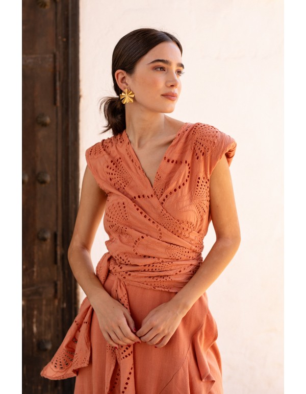 Conjunto de invitada teja en lino con lazada 2