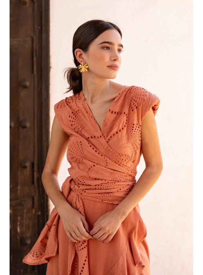 Tile linen guest ensemble with lacing