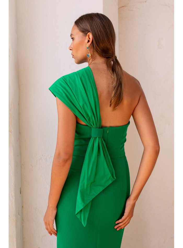 Robe midi verte pour invités avec encolure...
