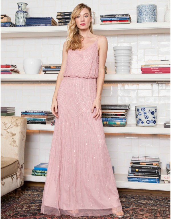 Vestido de fiesta largo de pedrería y escote en la espalda rosa palo