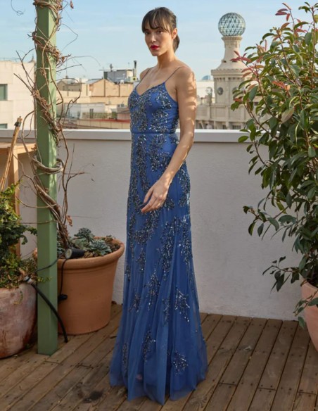 Vestido largo de fiesta con tirantes y pedrería azul