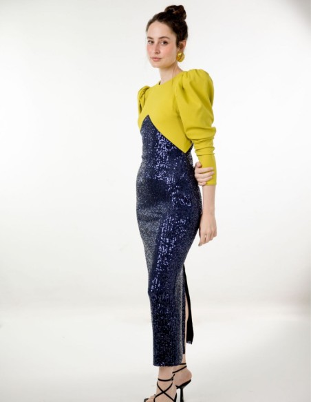 Vestido midi con lentejuelas azul marino y manga abullonada para bodas