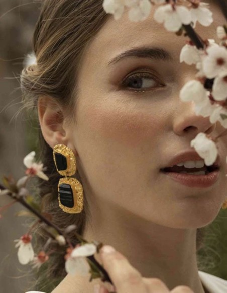 Boucles d'oreilles de fête plaquées or avec pierres irrégulières