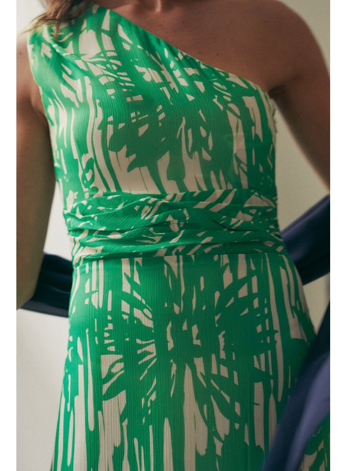 Vestido de invitada largo de gasa con drapeado en hombro y cintura para evento
