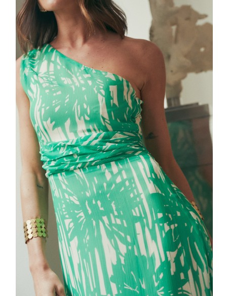Vestido de invitada largo de gasa con drapeado en hombro y cintura