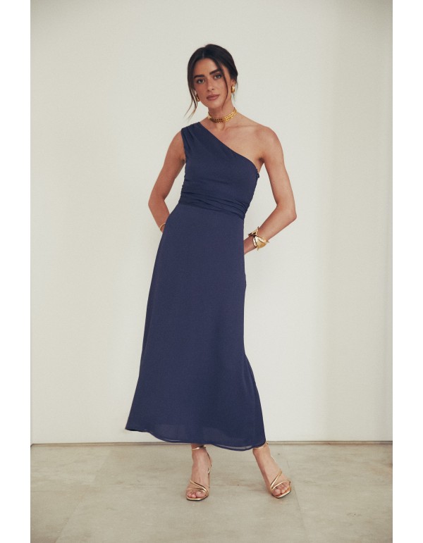 Robe d'invité midi en mousseline avec encolure asymétrique