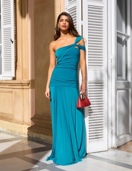 Vestido largo de invitada con tirantes dobles y fruncidos laterales