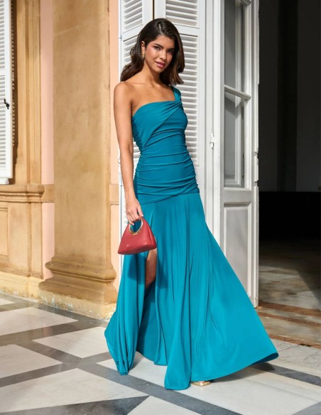 Vestido largo de invitada con tirantes dobles y fruncidos laterales