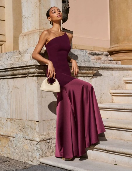 Vestido largo de invitada entallado con tirante fino