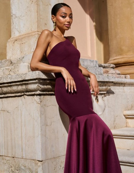 Vestido largo de invitada entallado con tirante fino