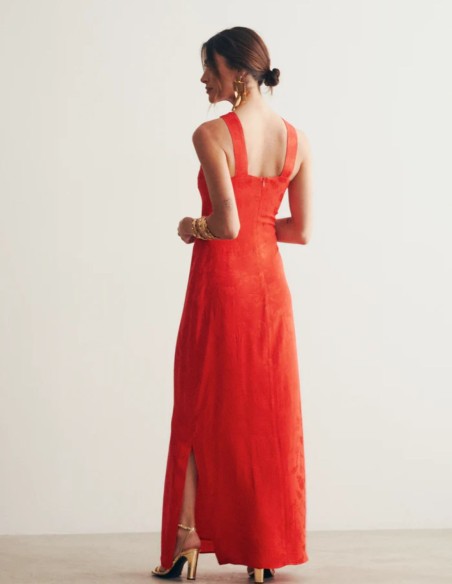 Robe longue rouge en jacquard avec encolure licou