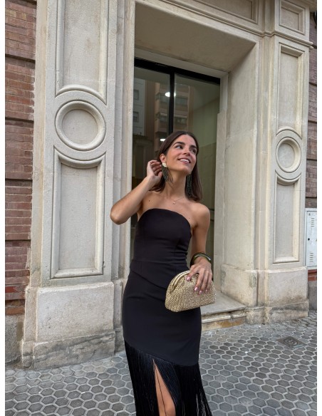 Ensemble noir avec haut asymétrique à bretelles et jupe à franges