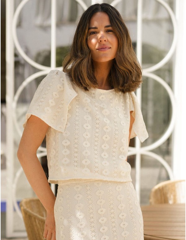 Raw macramé top with short flying sleeves